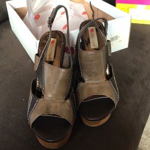 Brown wedges size 9